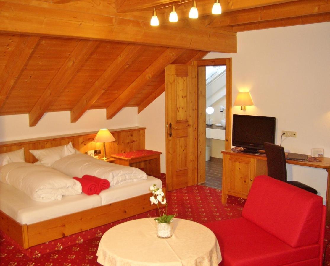 Hotel Schwarzenbergs Traube Glottertal Cameră foto